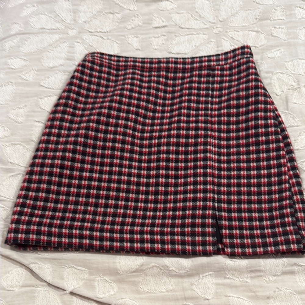 Hollister Black and Red A-Line Mini Skirt Casual